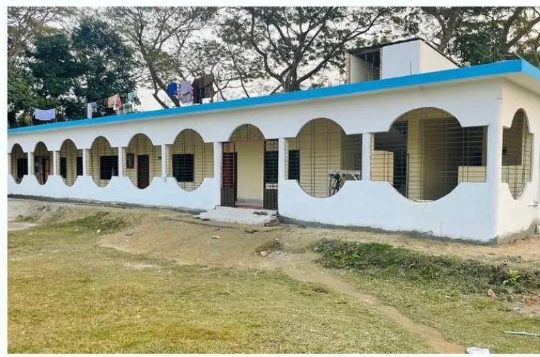 The Jamia Darul Uloom Jirar Par campus building in Lohajuri