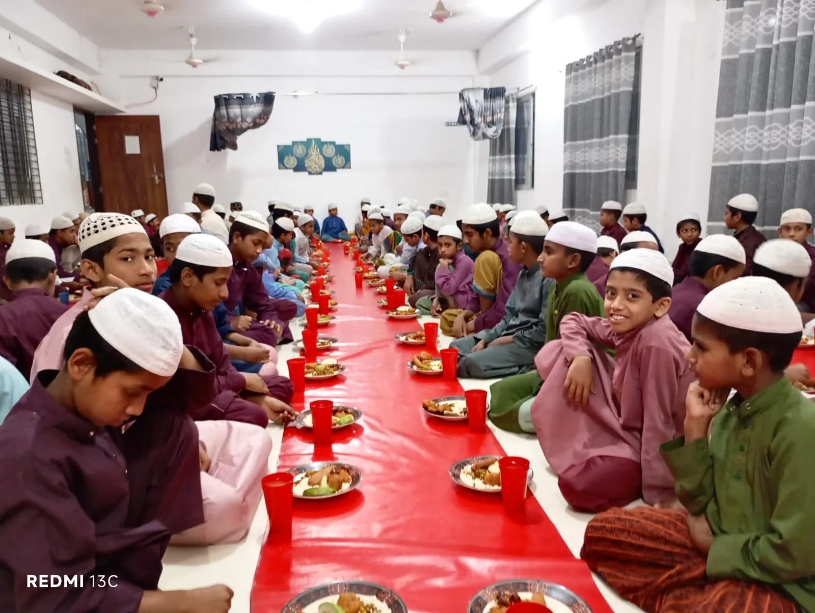 Students eating a daily meal on campus